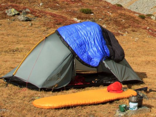 Slaapzak luchtbed tent